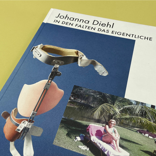 <strong>Exhibition Catalogue</strong><br/>
<em>In den Falten das Eigentliche</em><br/>Johanna Diehl<br/> 